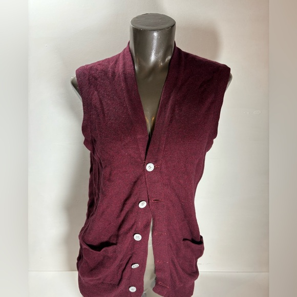Sweaters - Elegant Burgundy Cardigan Vest